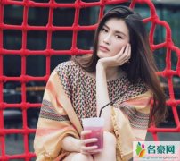 何穗恋情被曝光 与假富二代离婚后何穗与神秘男子车内密会