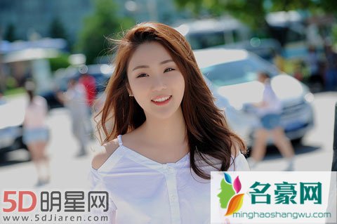 张可盈二次考入中戏 张凯丽驾车送女儿到校门口