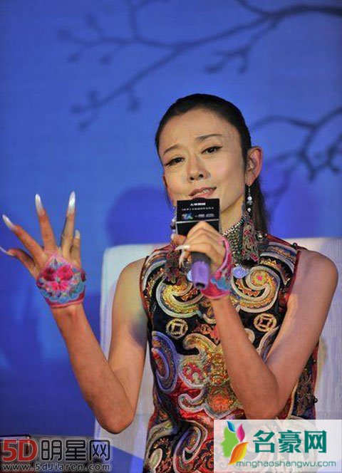 杨丽萍为跳舞自断肋骨 指甲更是花了大价钱保养