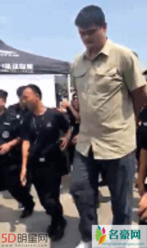 再出乌龙谣言姚明吸毒被抓 现身比赛不攻自破