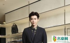 李钟硕嘴唇上怎么回事 与整容二字有没有什么关联呀