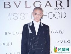 粉丝摔碎许凯手机 疯狂粉丝追星却不知道背地里得罪爱豆