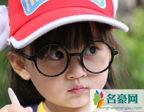 小葡萄献吻exo 小葡萄给exo颁奖