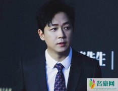 潘粤明看望姥姥 病塌前与老人合影被键盘侠怒骂做秀