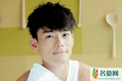 何浩文真的有那么大么 何浩文身材曝光令富二代女子尖叫不已