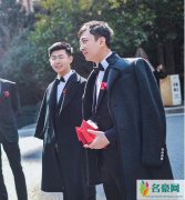 王思聪当伴郎 王思聪现身伍声婚礼还亲自开车门排面十足