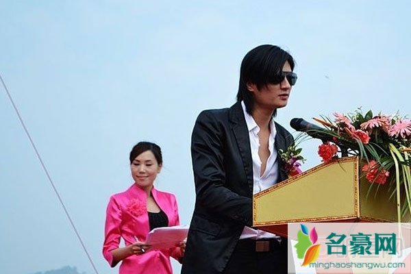 谢霆锋山寨歌迷会 男人既然成了家有二个小孩就应该起表率作用