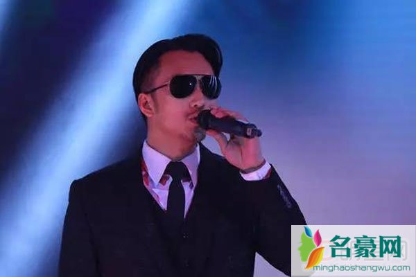 谢霆锋山寨歌迷会 男人既然成了家有二个小孩就应该起表率作用