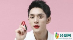 李佳琦发文 李佳琦深夜发文感叹做公众人物太难愧对母亲