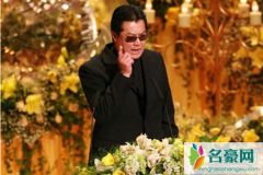 邓光荣打掉郑少秋的手 他也就敢对郑少秋指手画脚了