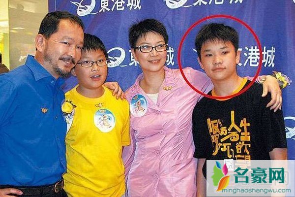 廖文哲女装变性照片 廖启智多个女儿也挺好的啊