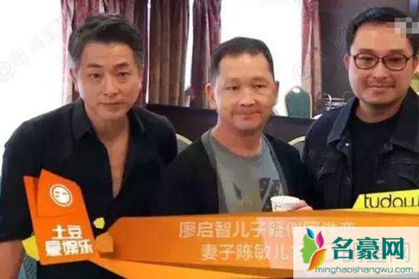 廖文哲女装变性照片 廖启智多个女儿也挺好的啊