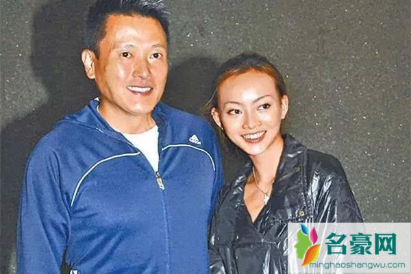 滕丽名魏骏杰下跪事件 现在你可以开心的看魏骏杰受苦啦