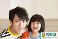 吴尊重男轻女很明显啊! 他女儿以后找老公好困难,爸爸这么帅也是很无奈