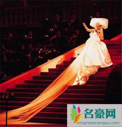 梅艳芳2003告别演唱会 还能坚持唱完感觉力气都没有了