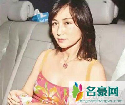 何超琼现任老公俞铮吗 现在都没有再婚掌握赌王的商业帝国