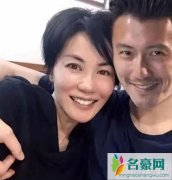 ktv谢霆锋抱着王菲照片 15岁就喜欢王菲那为什么要和柏芝生孩子