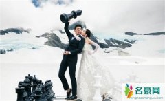 吴奇隆刘诗诗外出逛庙会 疑似为腹中孩子祈福
