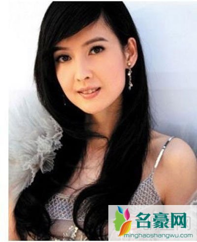周慧敏妈妈干什么的 周慧敏和倪震是形婚吗