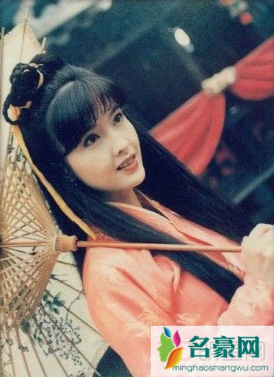 周慧敏妈妈干什么的 周慧敏和倪震是形婚吗