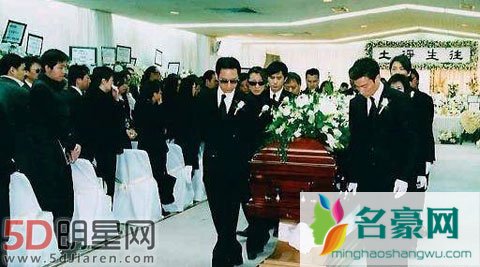 梅艳芳躺在棺材穿寿衣的样子 梅艳芳最后死去的图片曝光