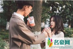 男人假装喜欢你的表现！这5个表现真的太太太扎心了！