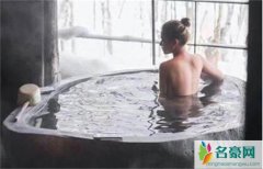 何超莲晒美背照易遭重批 本尊发文表示再也不发了