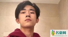易烊千玺吸烟吗 王源吸烟照片曝光之后网友猜测易烊千玺吸烟吗