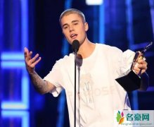 比伯发文表白海莉 比伯发狗粮甜蜜表白爱妻都说了什么