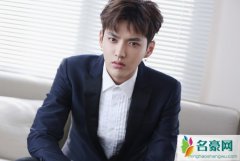 吴亦凡草粉丝是真的吗 吴亦凡草粉过程这些照片是真的吗