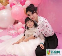 黄奕为女儿庆生 现场照片曝光董璇钟丽缇纷纷到场十分温馨