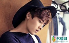李易峰抽烟吗 李易峰私下像个小混混抽烟真是帅翻了
