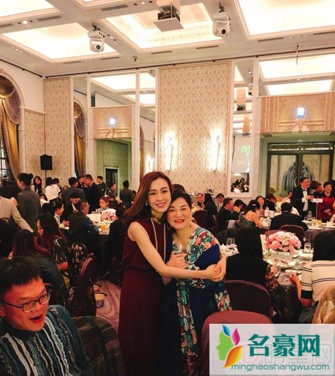 众多音乐人齐聚庆祝马毓芬大婚 梁静茹感慨一群女汉子