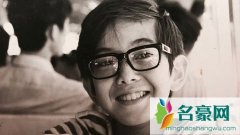 黄秋生与英国哥哥们相聚 拼凑回忆感慨过往