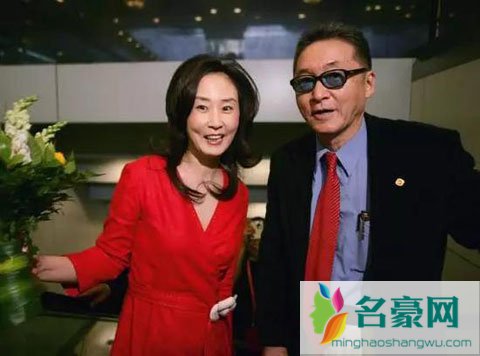 李敖女儿李文要求分四分之一骨灰被小妈拒绝 怒称要穿红衣送爸爸