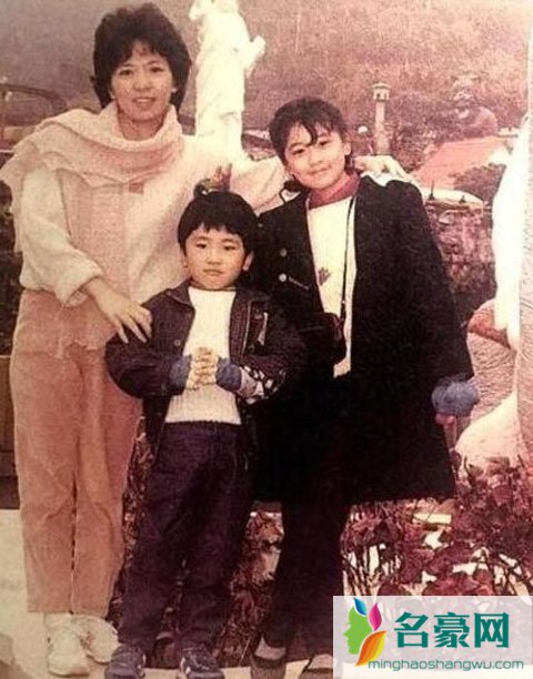 贾静雯陪父亲走过癌症晚期 亲手拔掉呼吸管不后悔但却是最大遗憾