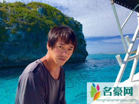 歌手信与女友15年恋情发生变故 3亿房产被传曾转到女友名下