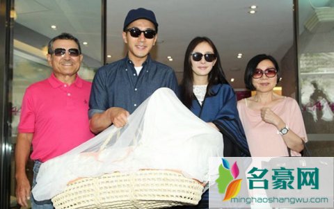 杨幂女儿心脏怎么了/有什么问题 杨幂女儿心脏偏小图片