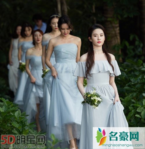 刘亦菲二度当伴娘 大学闺蜜周扬结婚