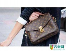 空气不好LV包褪色 官方回应震惊网友LV包不适合在中国用！