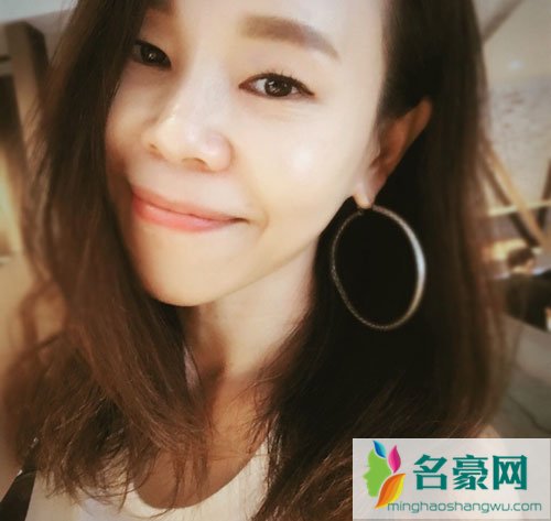 曝彭佳慧忙捞金与丈夫感情变淡 以新歌否认离婚：关你屁事啊