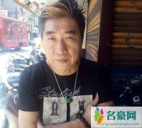 64岁台湾资深艺人康龙全身烧伤严重 而他的妻子已命丧火海