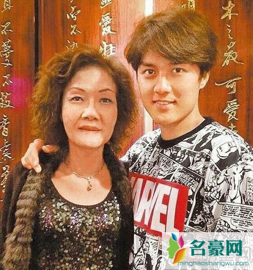 吴克群妈妈病逝 孝子吴克群曾费尽心思想要救治母亲