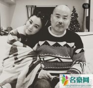 张柏芝圣诞节晒与爸爸合照 网友：妈妈基因太强大了