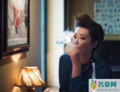 袁立怼视觉中国 被拍丑照袁立录制视频爆粗怒怼视觉中国