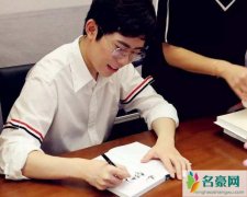 卢思浩为什么会火 卢思浩到底经历了什么才能写出这样的作品
