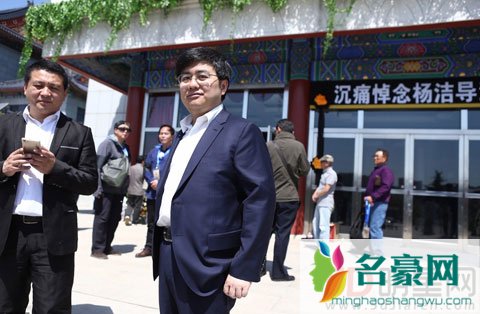 杨洁追悼会众人送别 习近平李克强送挽联