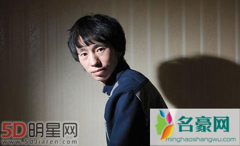 庞麦郎走红后与公司闹翻 举办演唱会仅7人到场