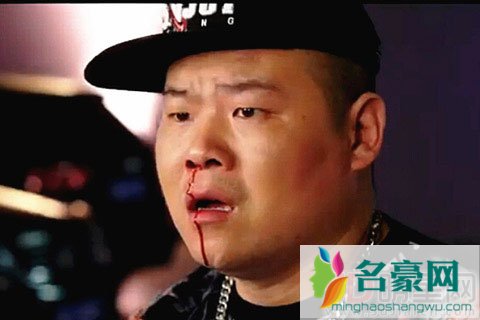 岳云鹏机场购物牵老母 说说岳云鹏相声水平怎样