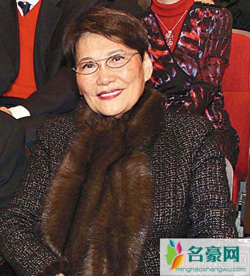 邵逸夫妻子方逸华去世 成龙沉痛哀悼